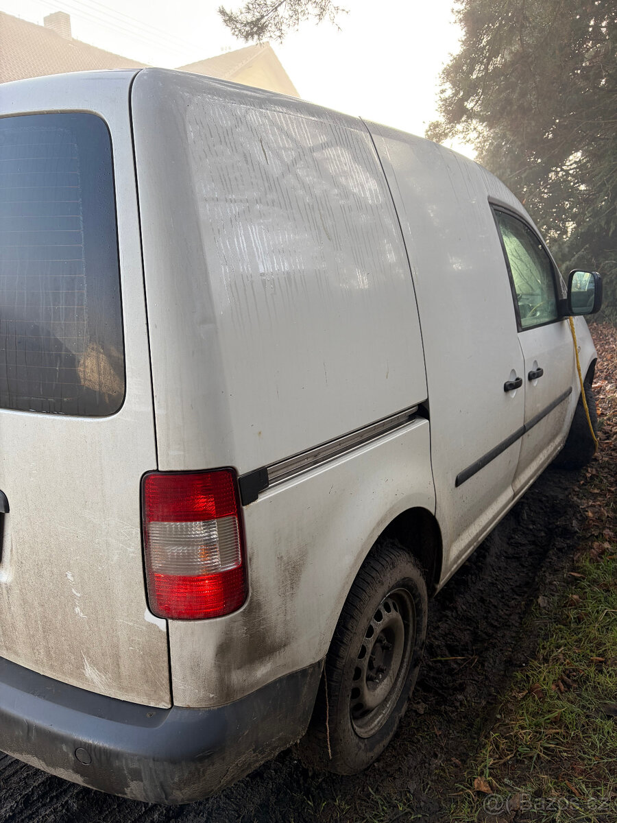Prodám VW Caddy poškozené 2,0SDI - 3