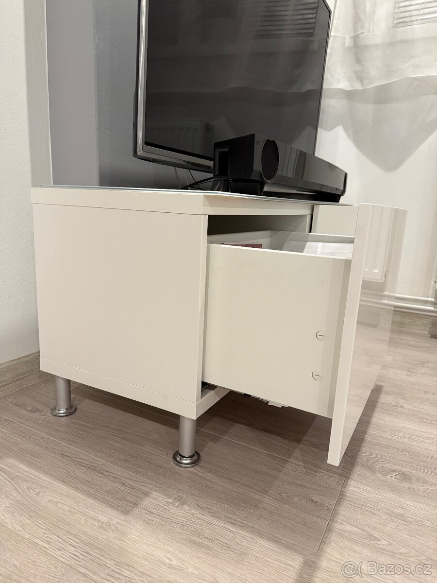 IKEA TV stolek - 3