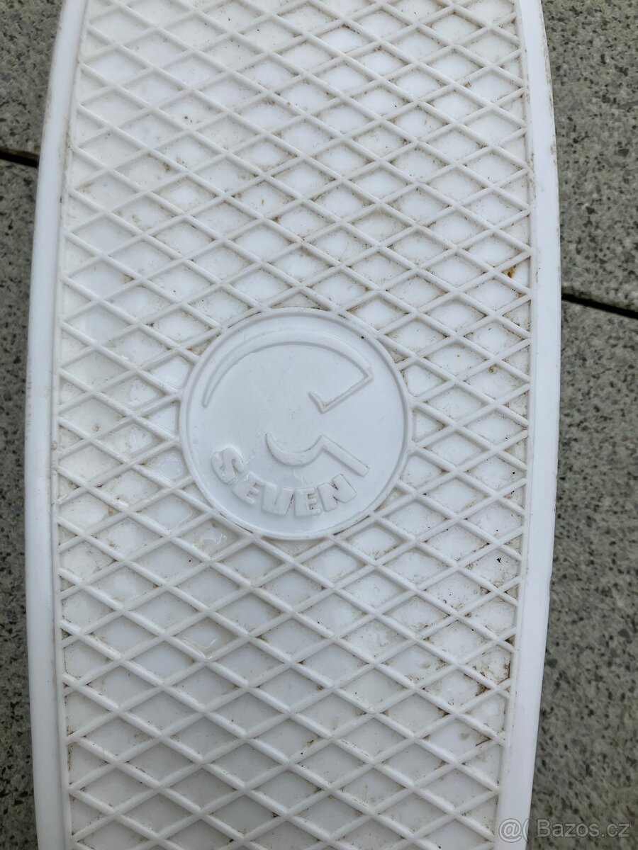Bílý pennyboard značky Seven - 3