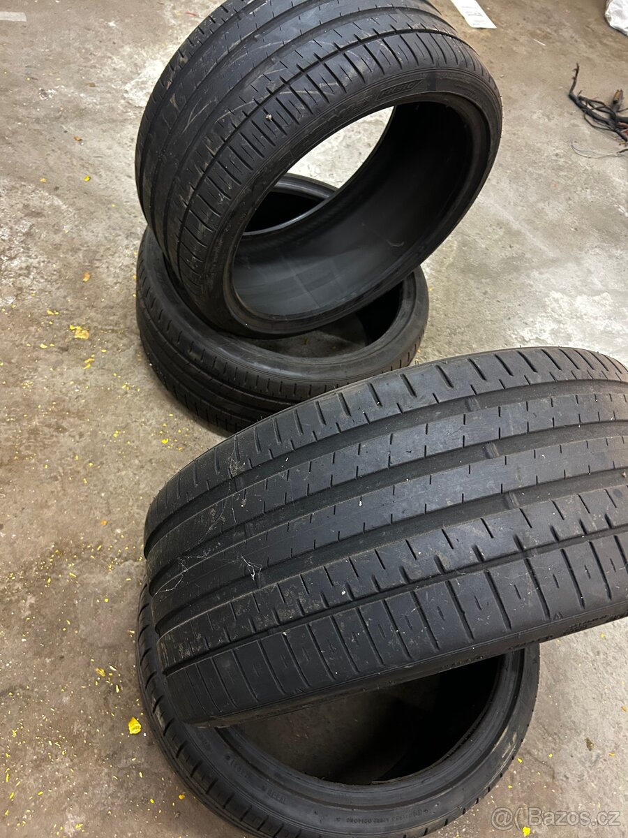 Gumy 275/30 R20 - 3