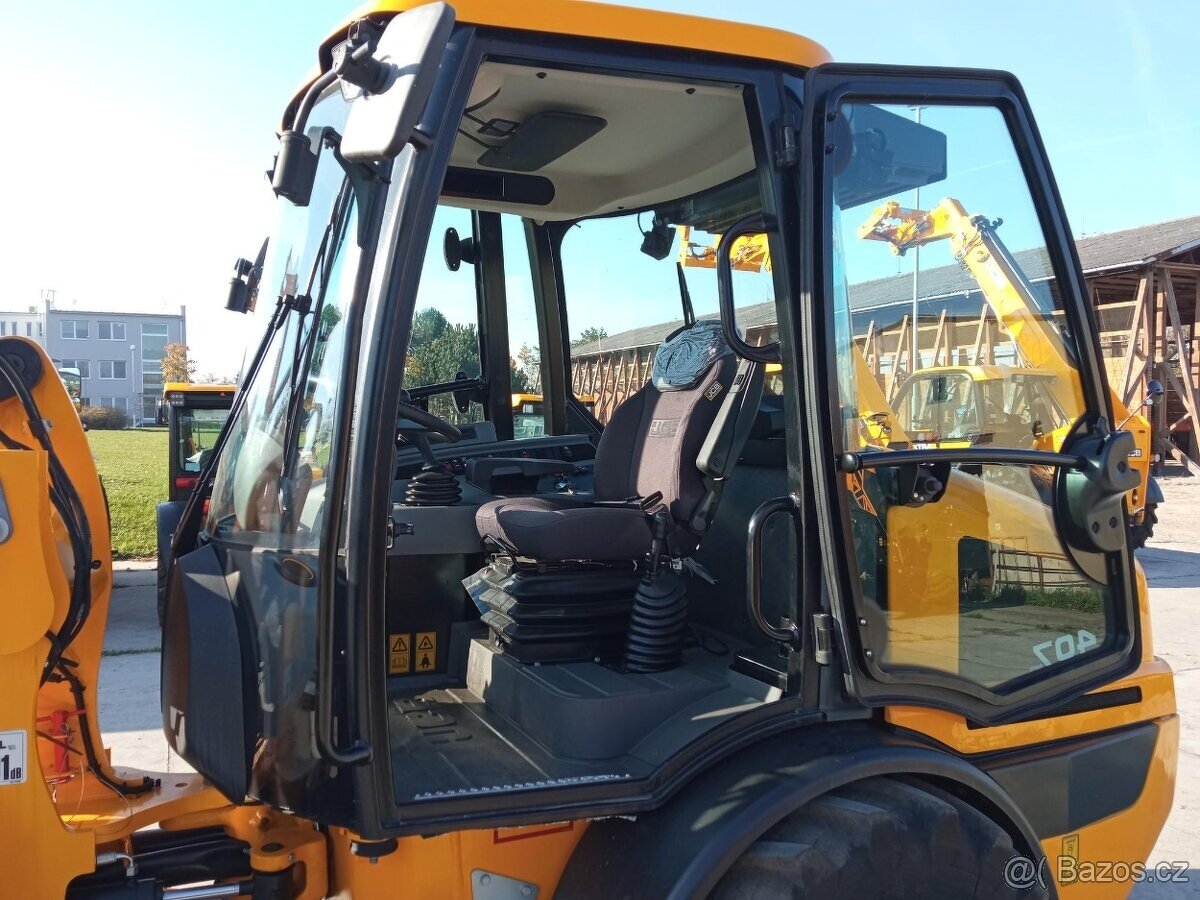 Kloubový nakladač JCB 407 AG - 3