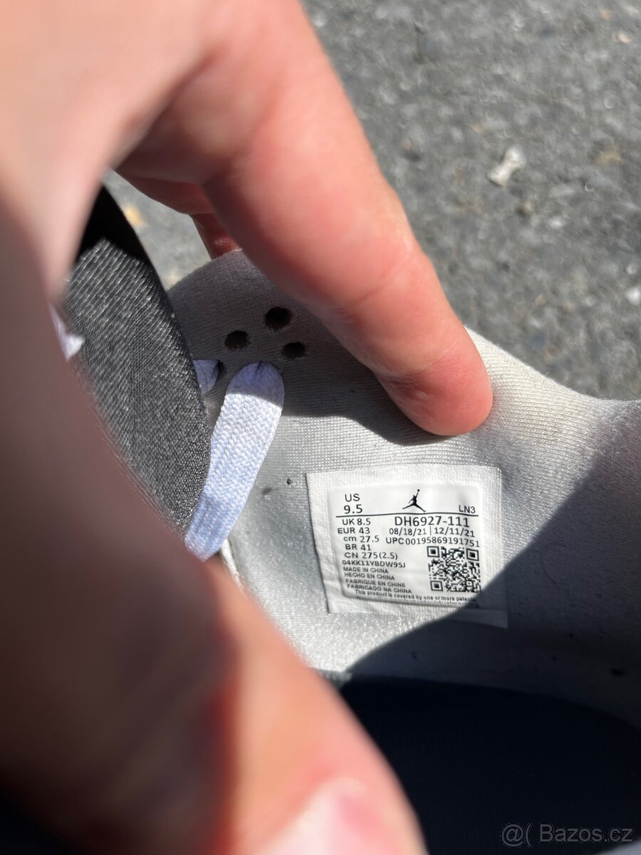 Boty Jordan Retro 4 - 3