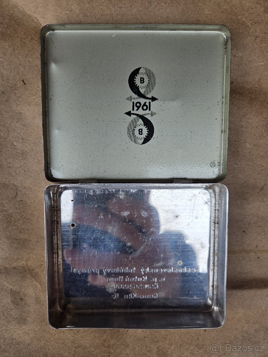 Retro plechová krabička na cigarety - 3
