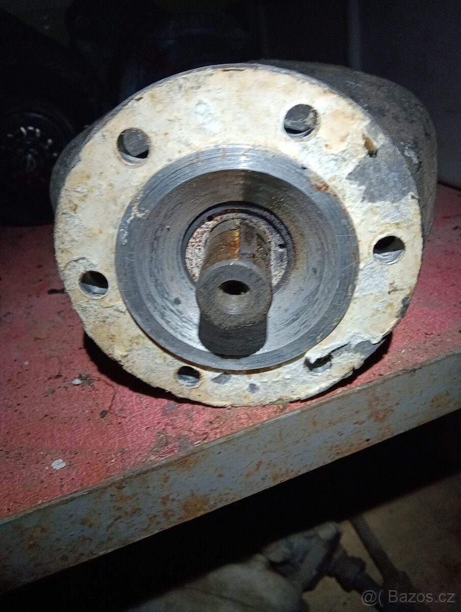 Čerpadlo hydrauliky Praga P V3S - 3
