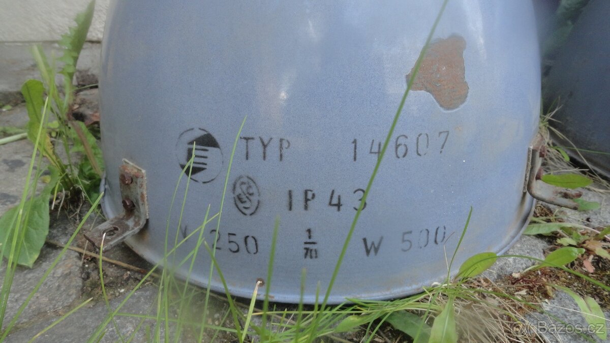 Prodám tyto staré industriální lampy – celkem 8ks - 3