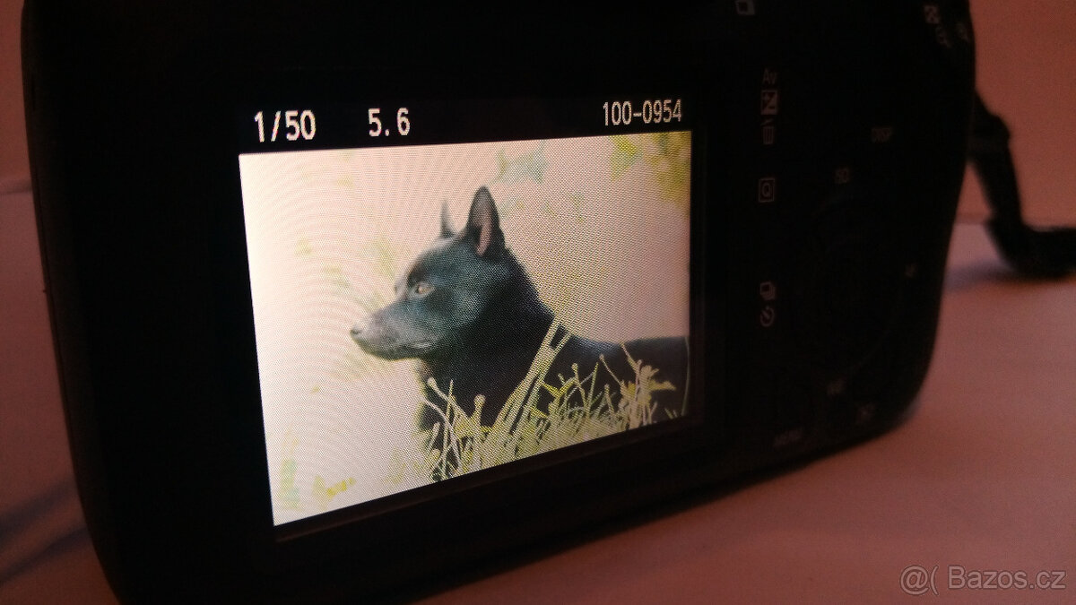 CANON EOS 4000D a objektiv 18-55 mm III - - 3