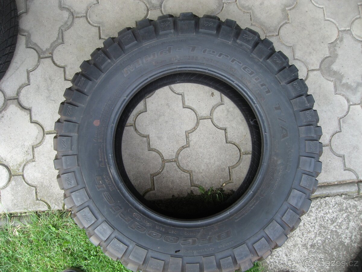 PRODÁM TERÉNNÍ PNEU 255/75R17 BFGOODRICH KM2 111Q 2x - 3