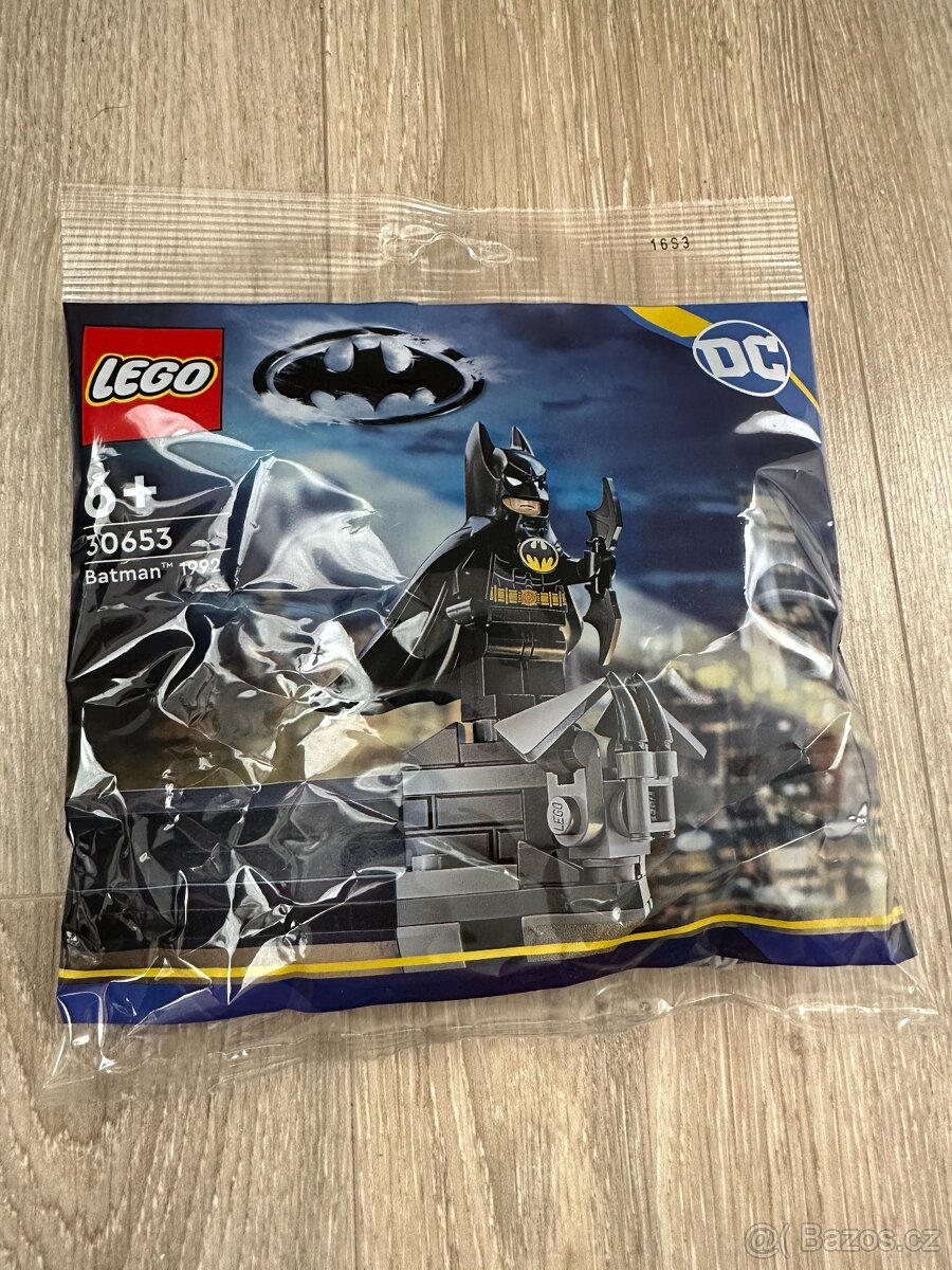 LEGO 30653 Batman z roku 1992 - 3