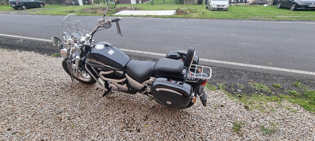 Suzuki VZ800 Marauder - 3