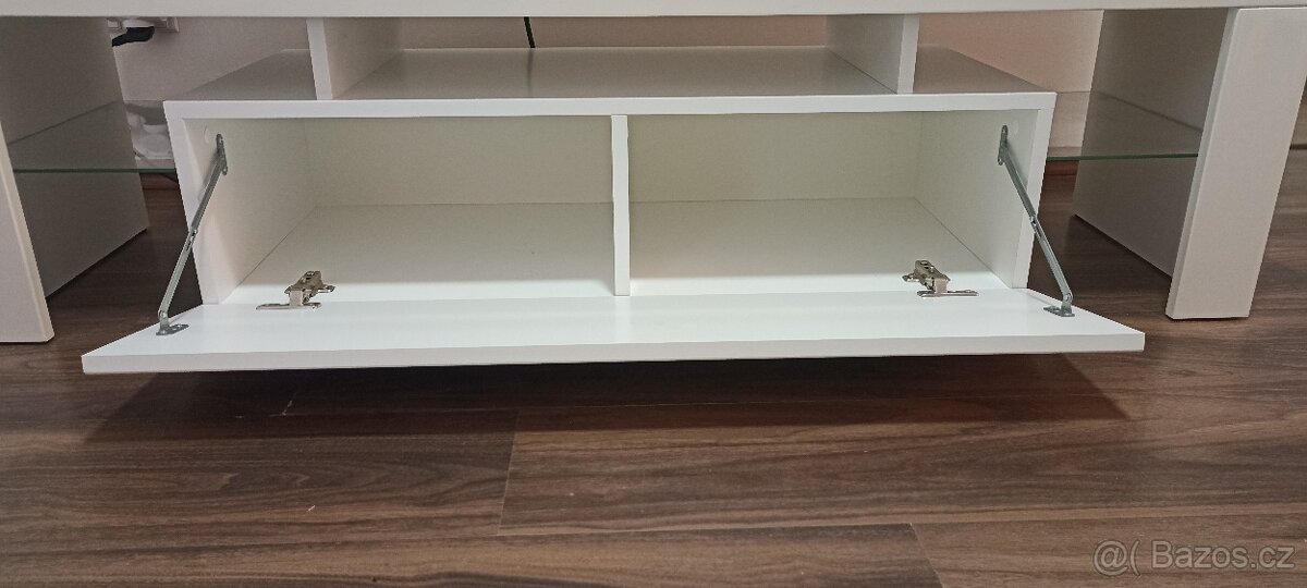 Televizní stolek - 3