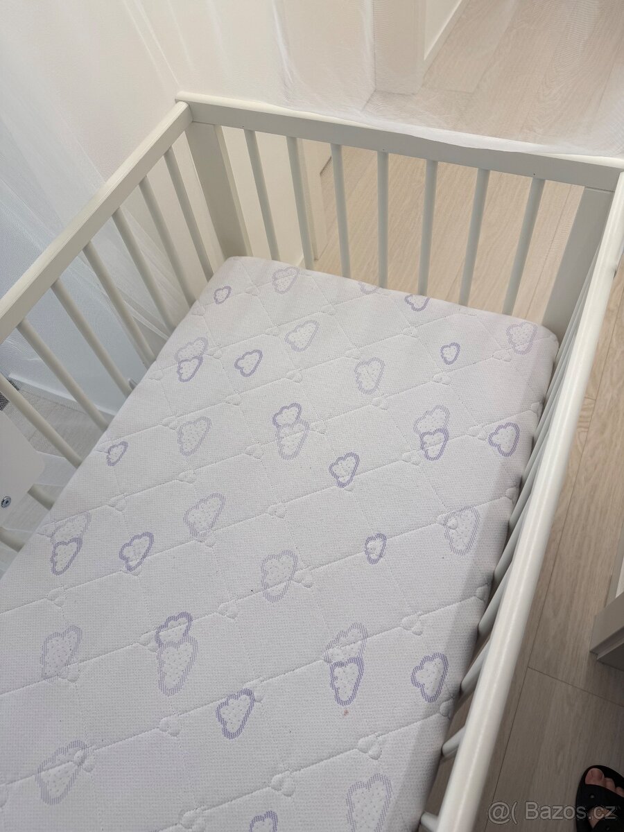 Dětská postýlka IKEA 120×60 cm + matrace Träumeland + výbava - 3