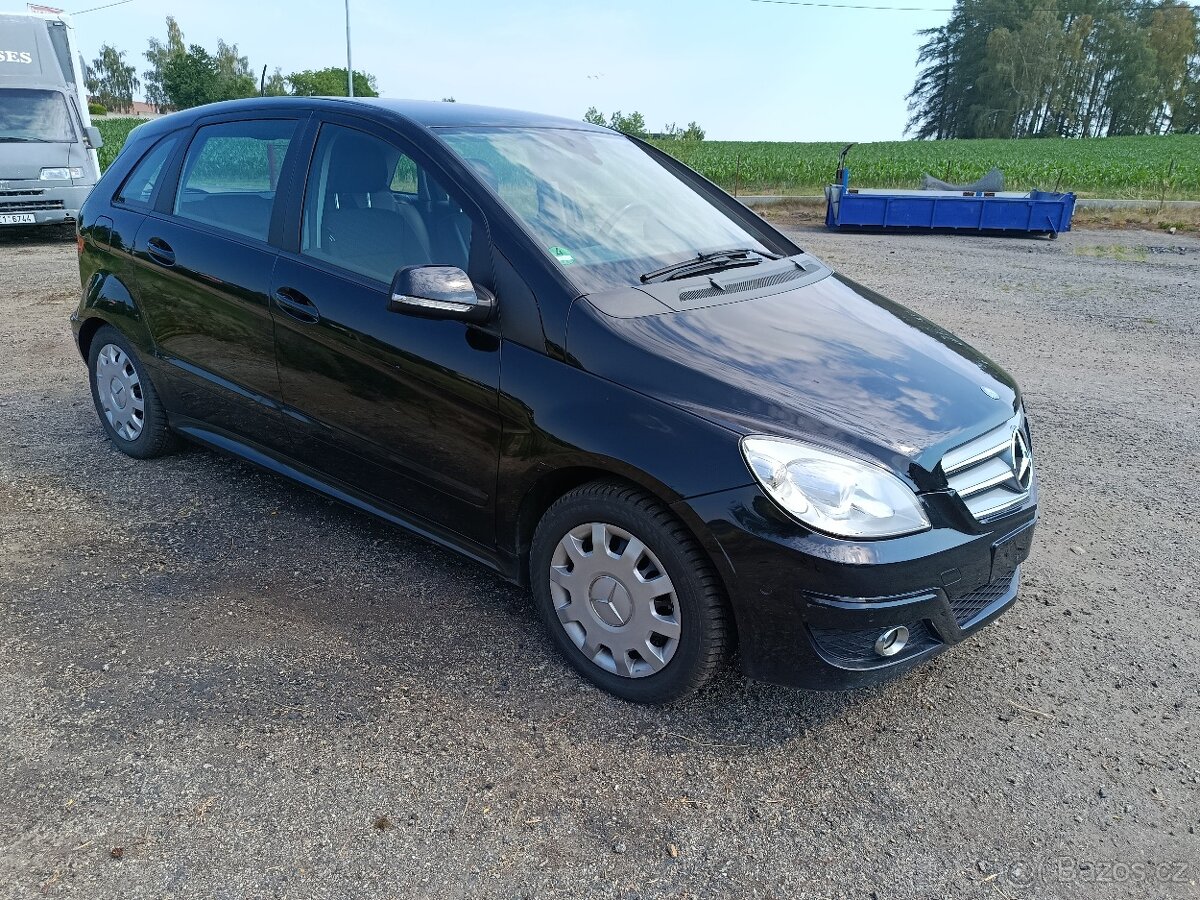 Mercedes Benz B200 - 3