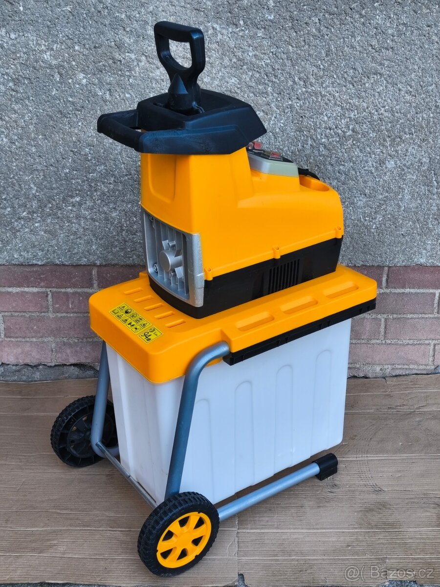 Prodám elektrický Válcový drtič Riwall PRO -2800 W. - 3