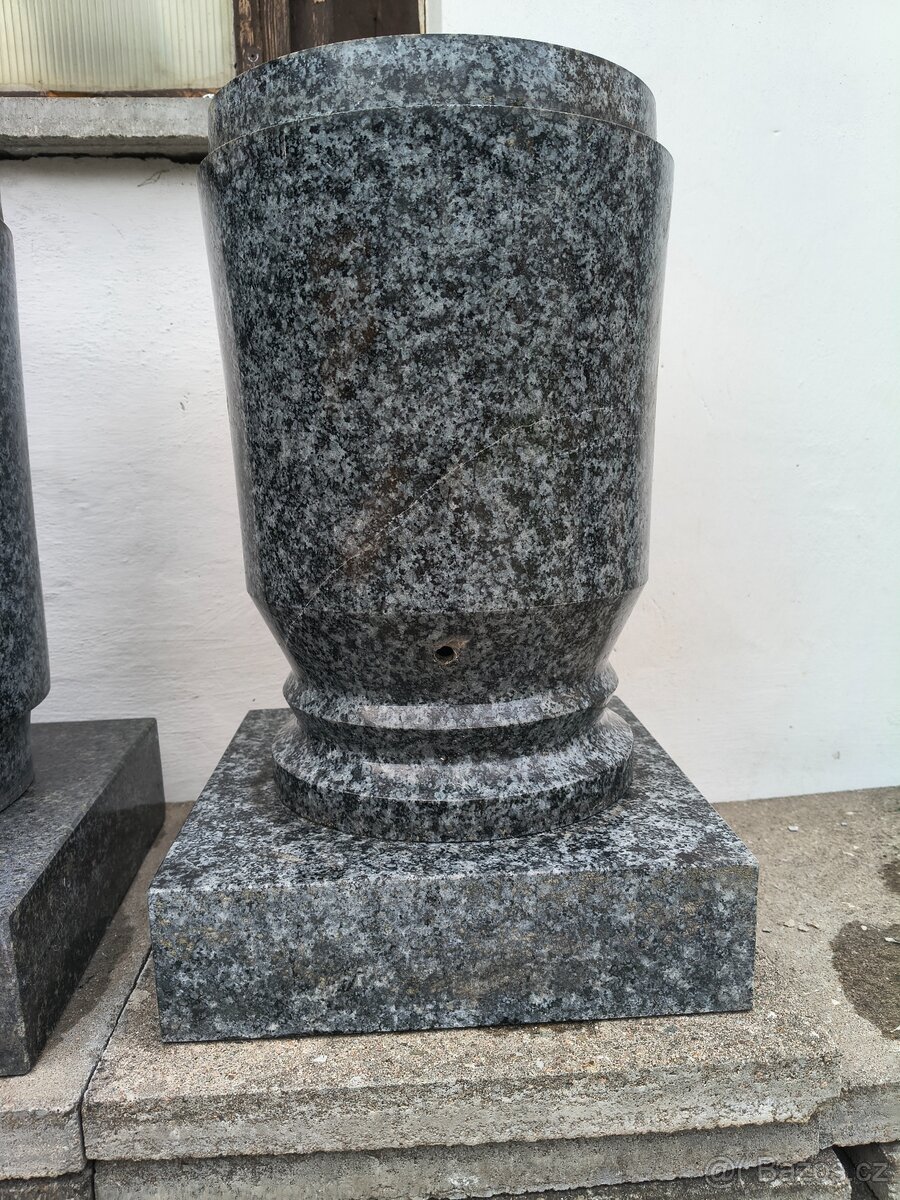 náhrobní urny - 3