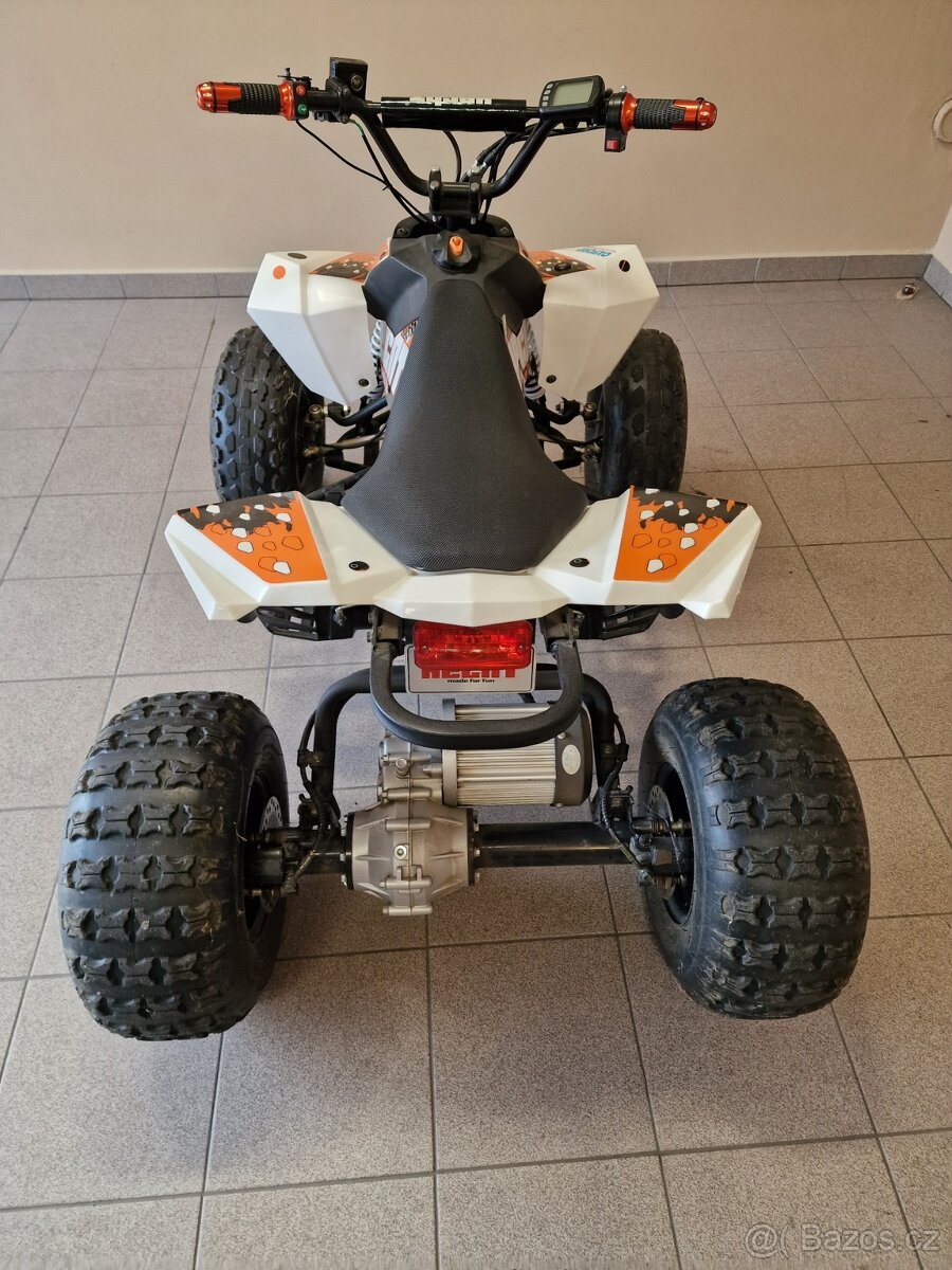 Prodám elektrickou čtyřkolku HECHT 54120