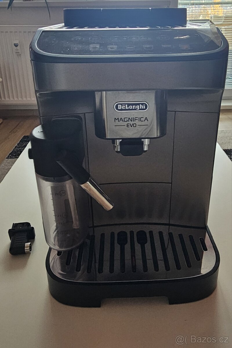 Kávovar DeLonghi Magnifica evo - 3