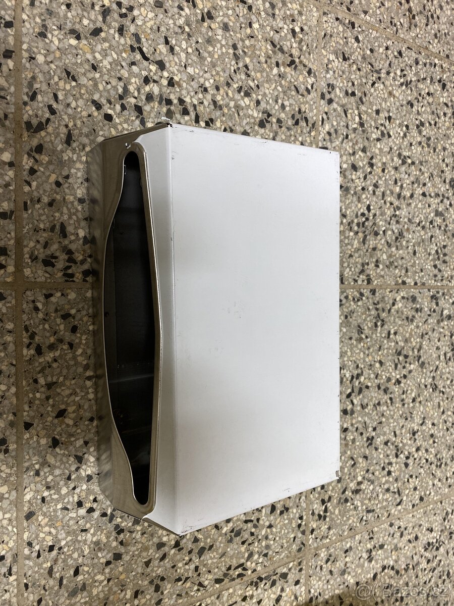 Zásobník na ručníky, baterie - 3