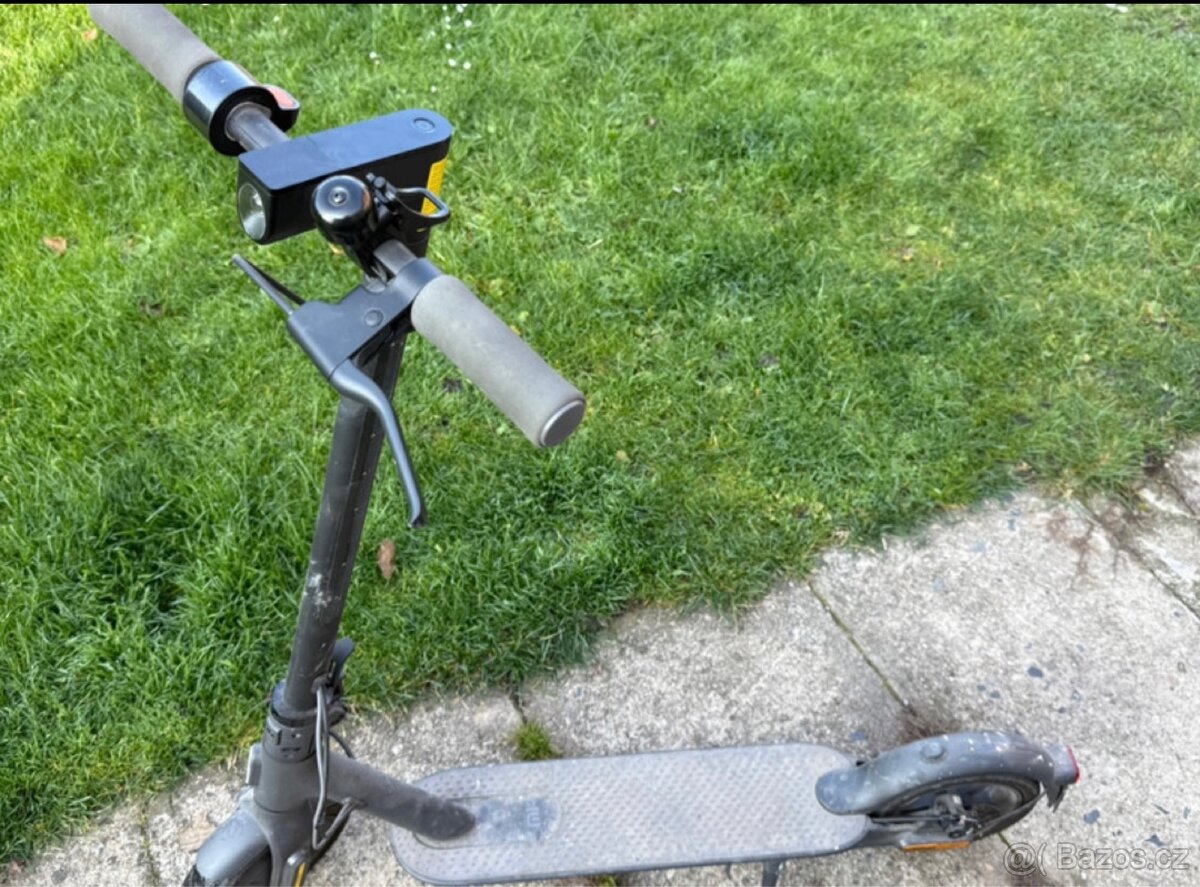 Prodám Ele koloběžku Mi , zánovní - 3