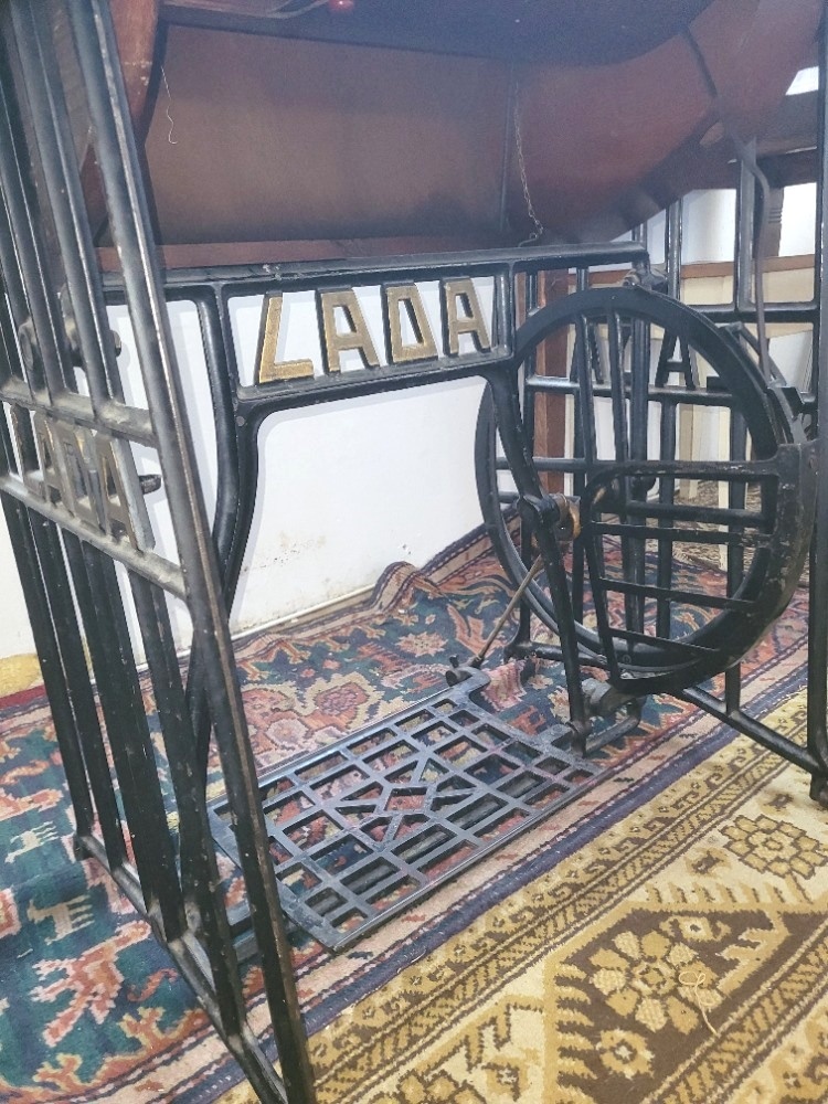 Starožitný šicí stroj Lada. funkční - 3