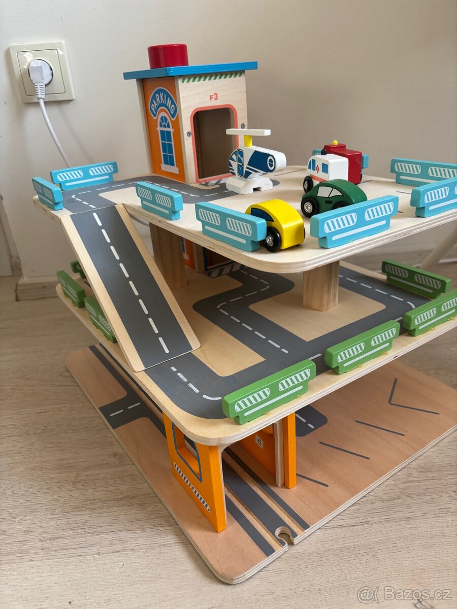 Dřevěná garáž s výtahem - 3