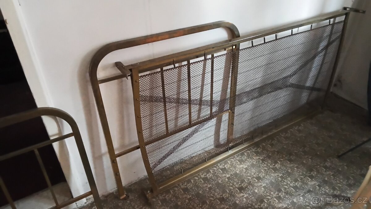 Stará mosazna postel . - 3