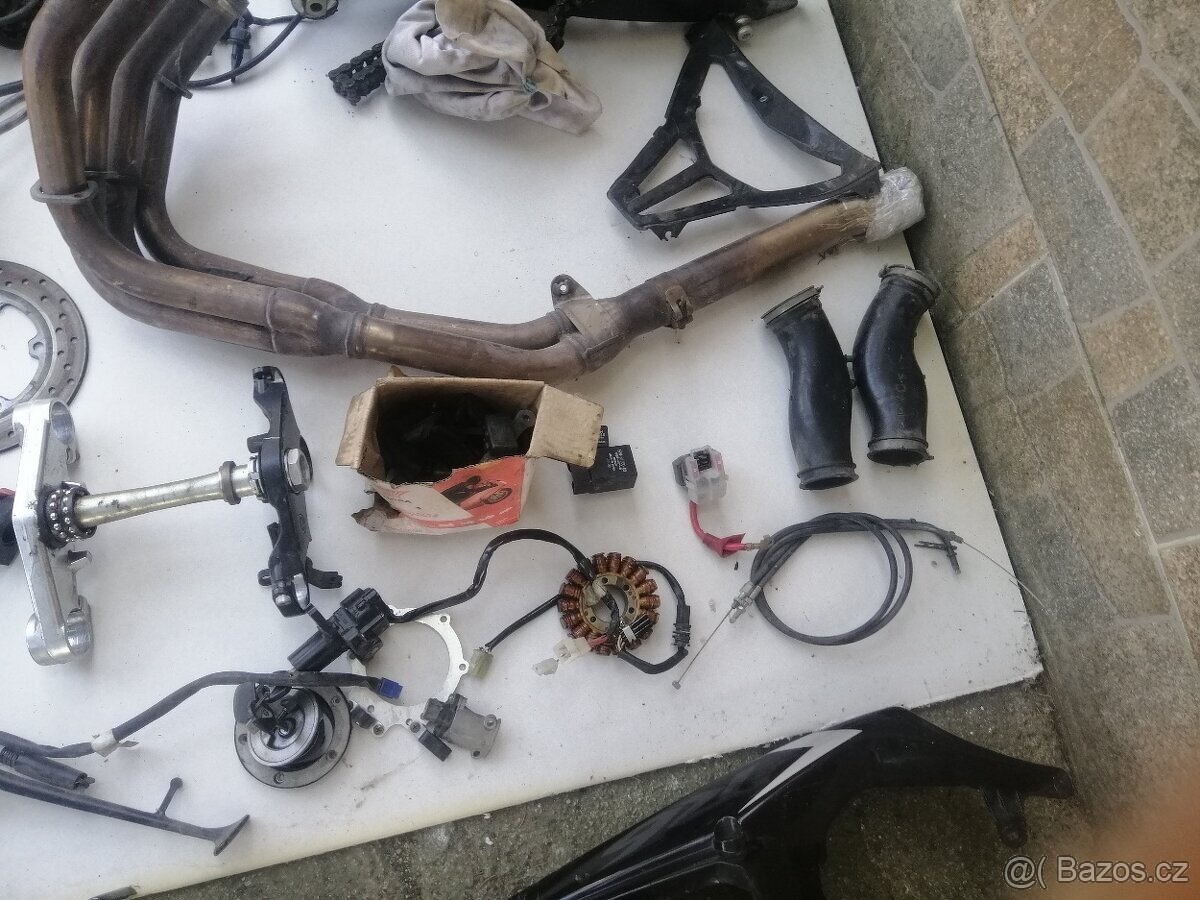 náhradní díly na Yamahu R6 - 3