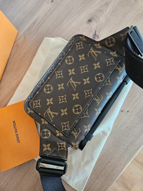 Louis Vuitton S lock Slingbag - 3