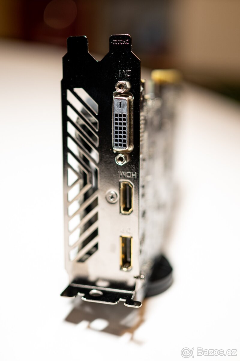 grafická karta Gigabyte GeForce GTX 1650 D6 WindForce OC 4G - 3