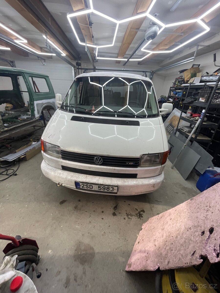 Prodám Volkswagen caravelle t4 2.5 65kw - 3