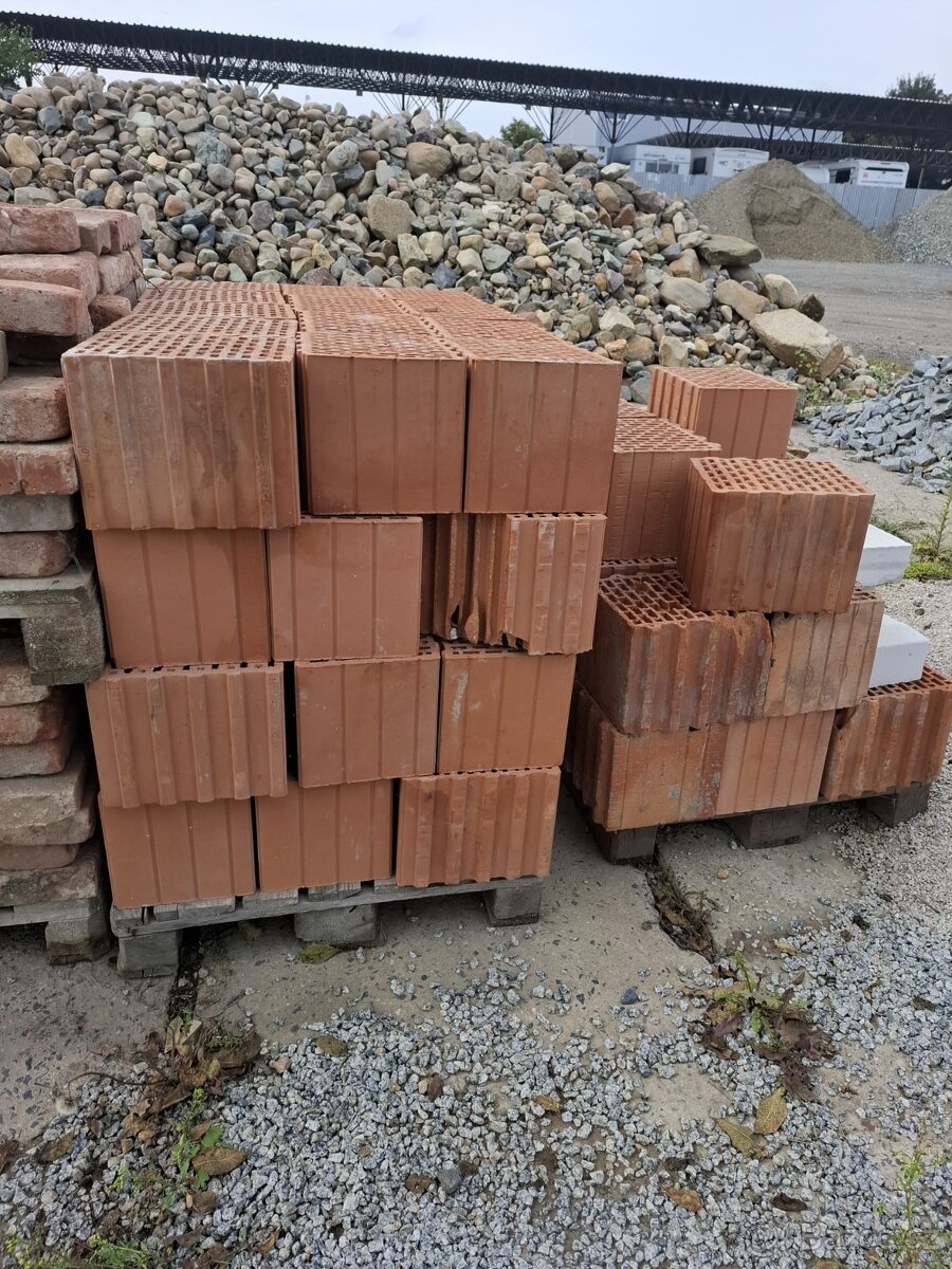 Prodám cihly 30x25 - 3