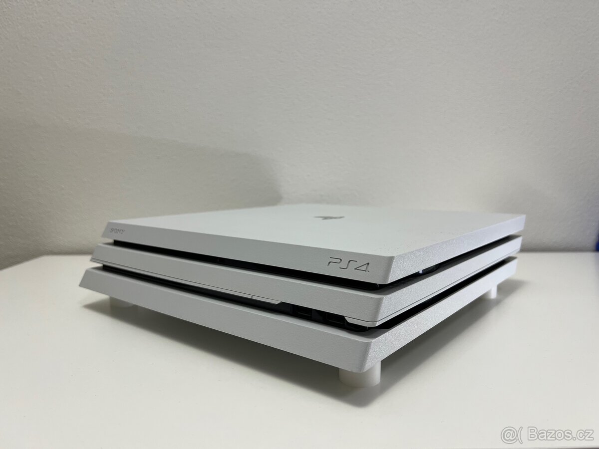 Playstation 4 Pro 1TB bílá edice - 3