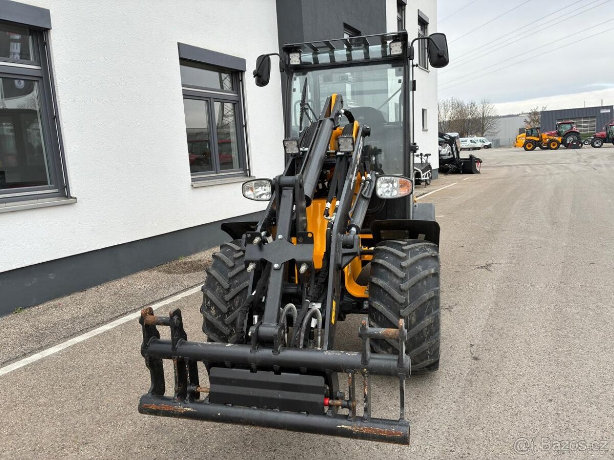 Nakladač JCB 403 PLUS AGRI HL - 3