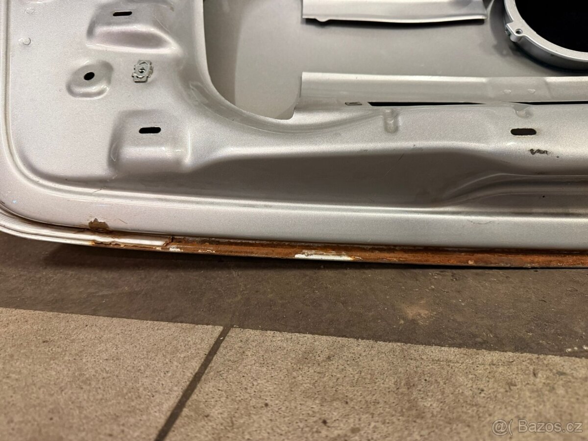 Zadní páté dveře víko GOLF 5 - 3