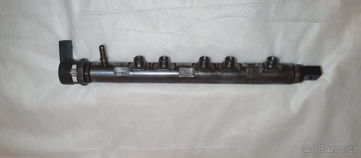 Palivová lišta BMW Common Railu 0445214183 - 3