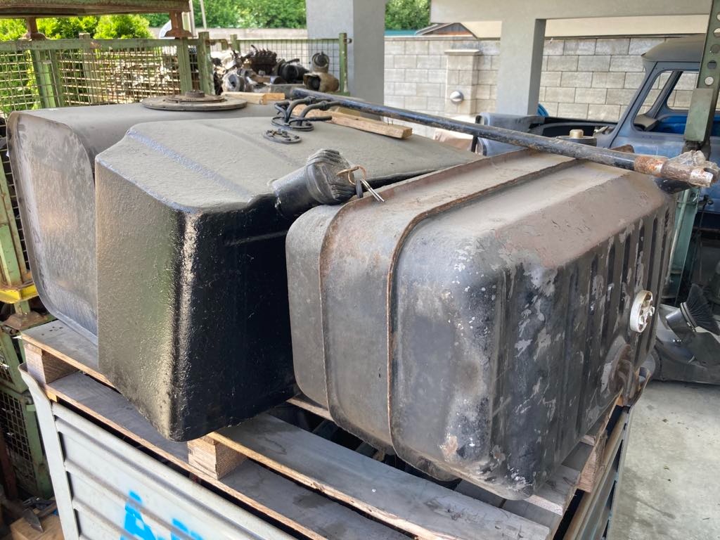 AVIA PALIVOVÁ NÁDRŽ - 3