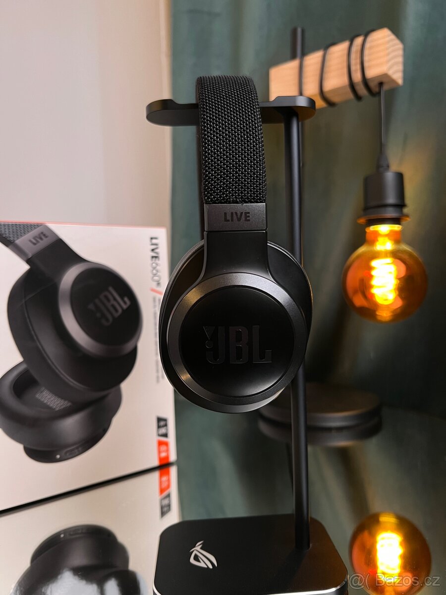 Prodám sluchátka JBL Live 660NC černá - 3