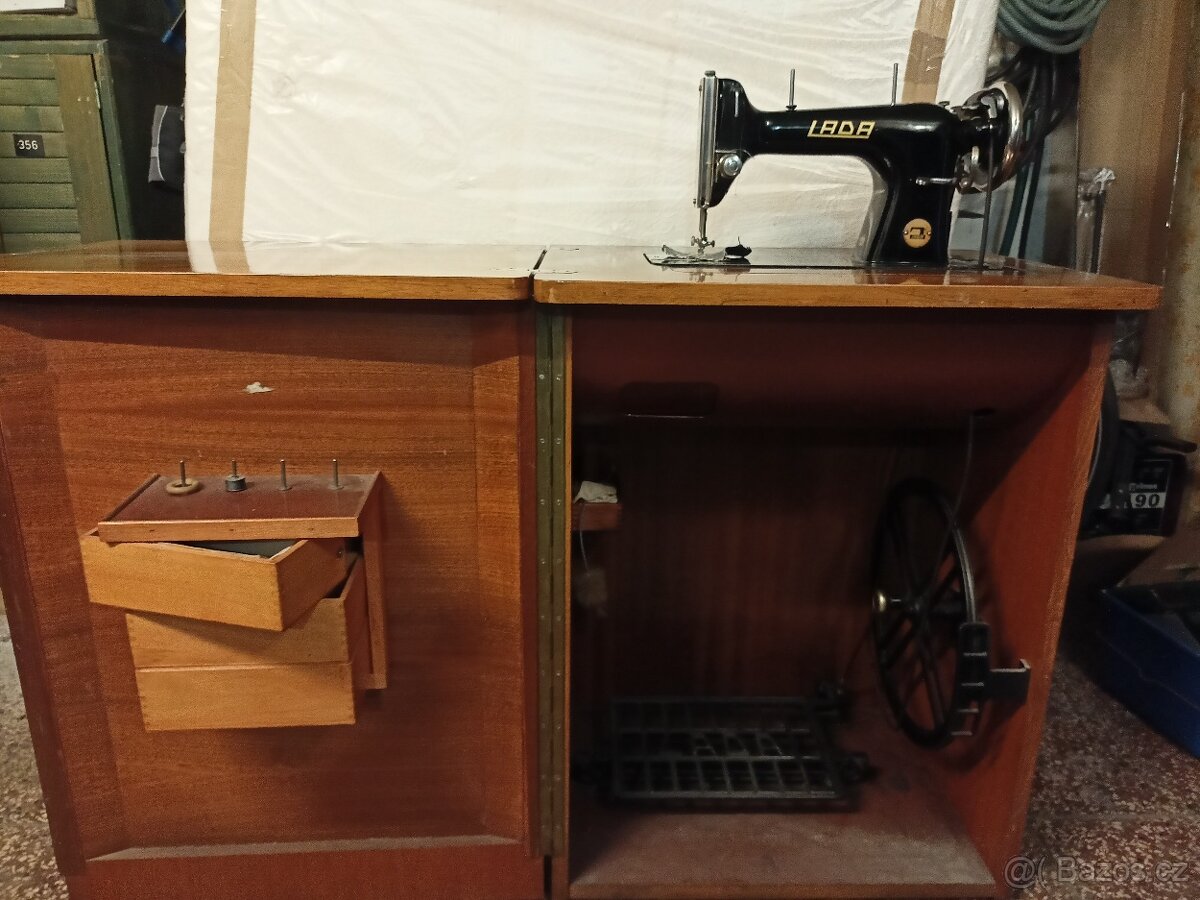 Šicí stroj LADA - 3