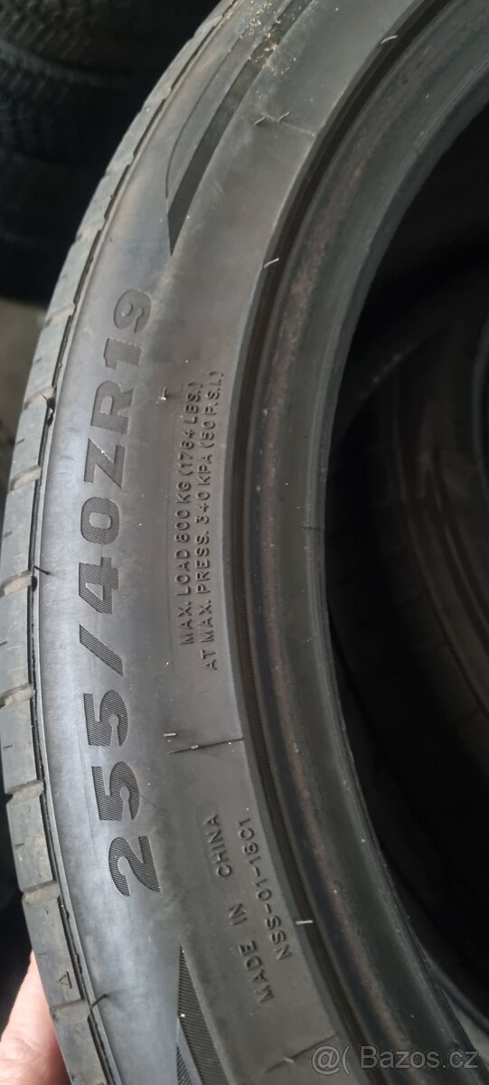 Pneu 255/40 R19 - 3