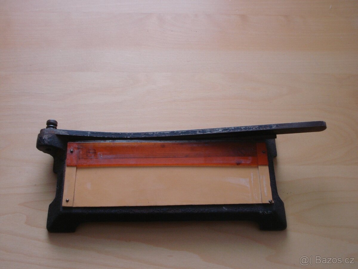 Řezačka a ruční loupač jablek - 3