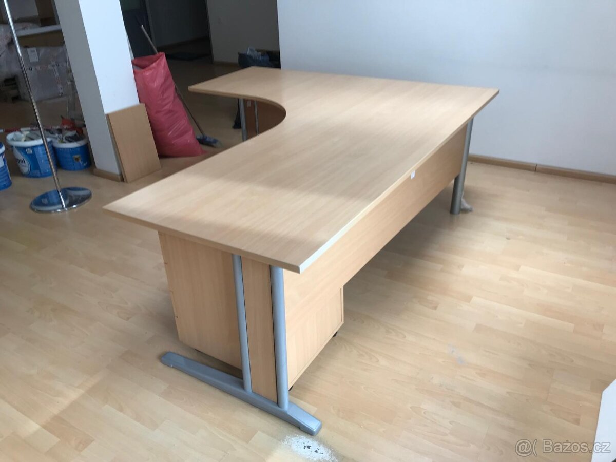 Kancelářský stůl - 3