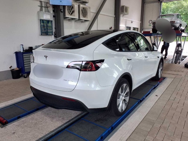 Tesla model Y long range dual motor - 3