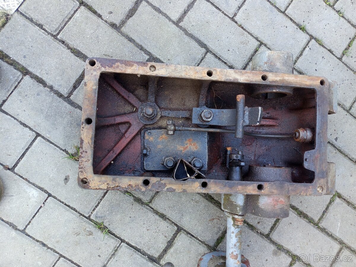 Víko hydrauliky Zetor - 3