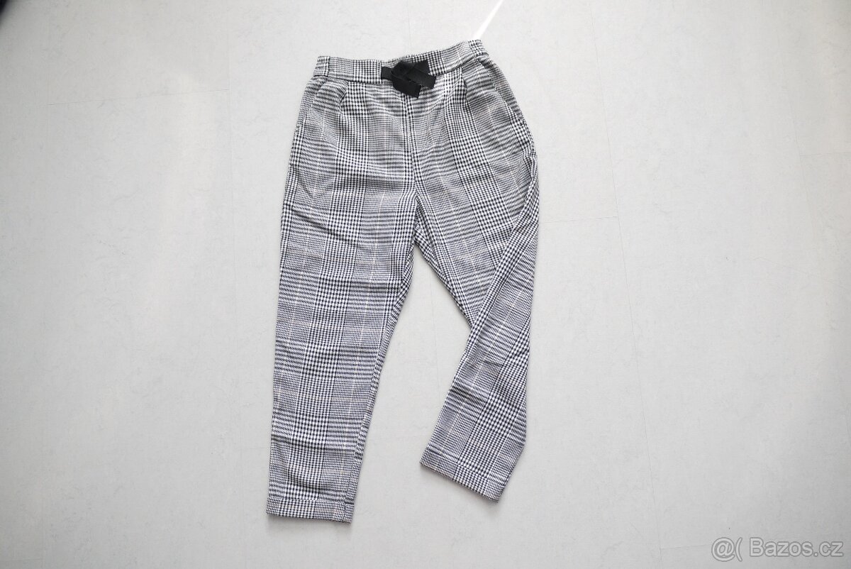 Dívčí komplet velikosti 134 - 3