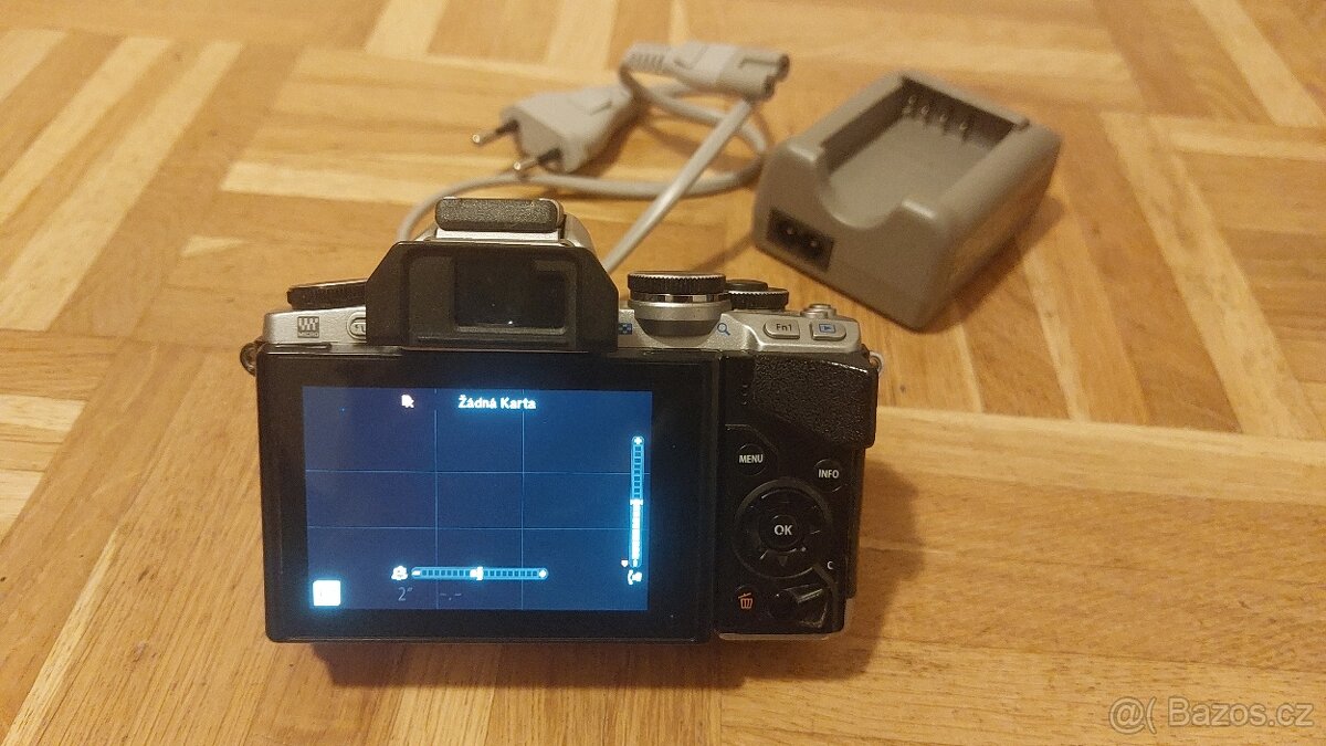 Olympus OM-D E-M10 tělo - 3