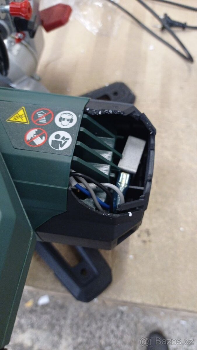 Metabo Kapovací pila KGS 254 M 613254000 - 3