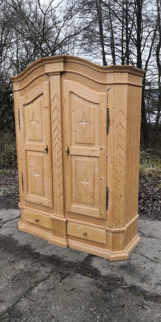 Celomasivní policová skříň - 3