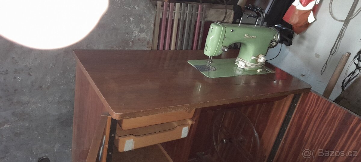 Minerva šlapací šicí stroj - 3