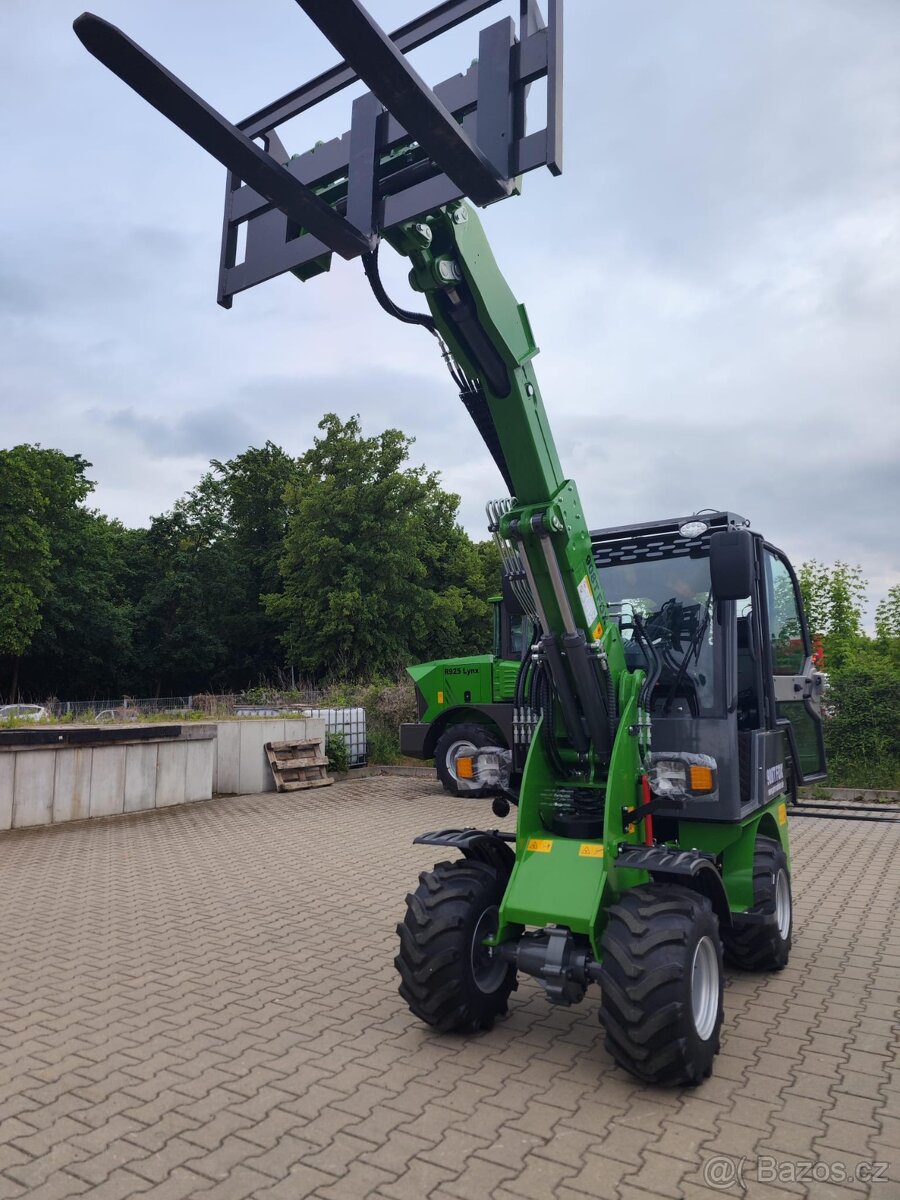 KOLESOVÝ NAKLADAČ 908T - 3