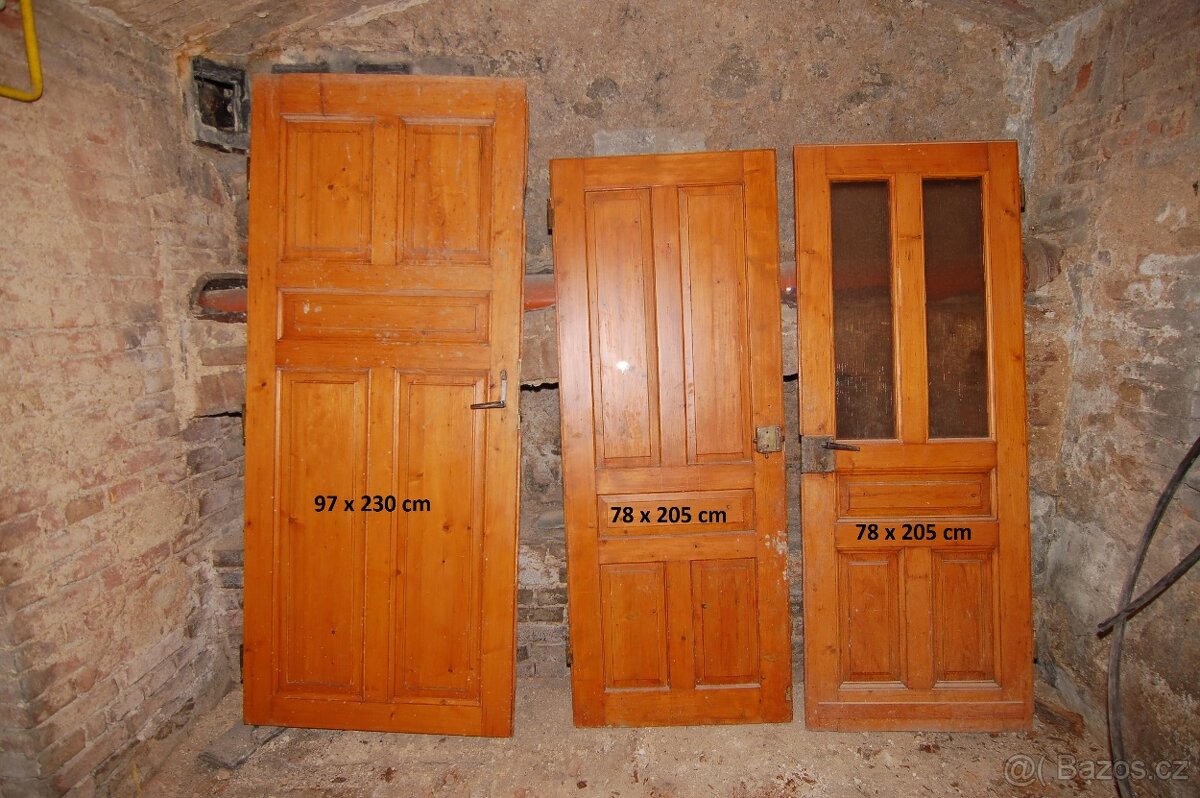 Staré dveře a vytrážová okna - 3