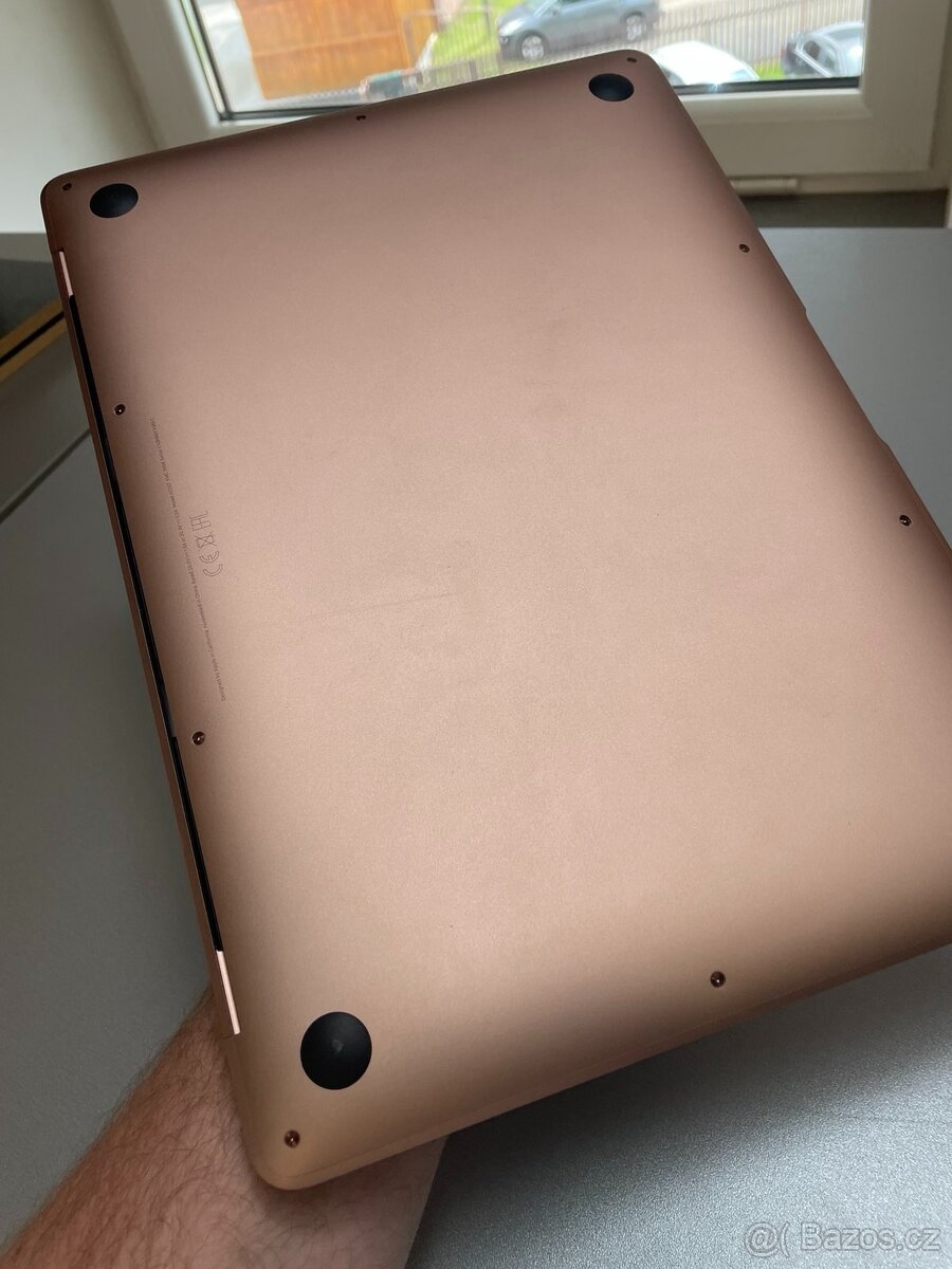 MacBook Air 13" M1 CZ Zlatý - 3